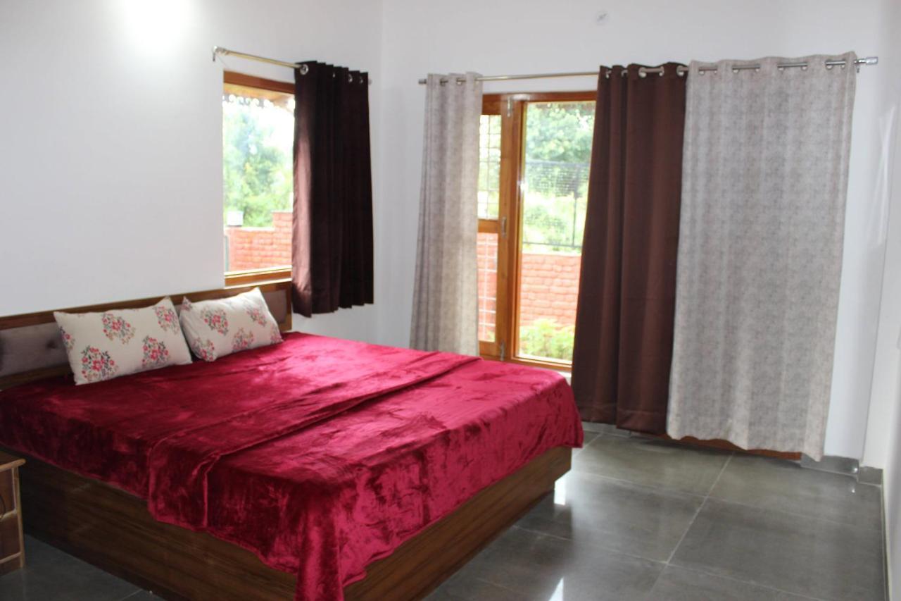 Winter Woods Cottages - 3-Bedroom Homestay Shitlakhet Zewnętrze zdjęcie