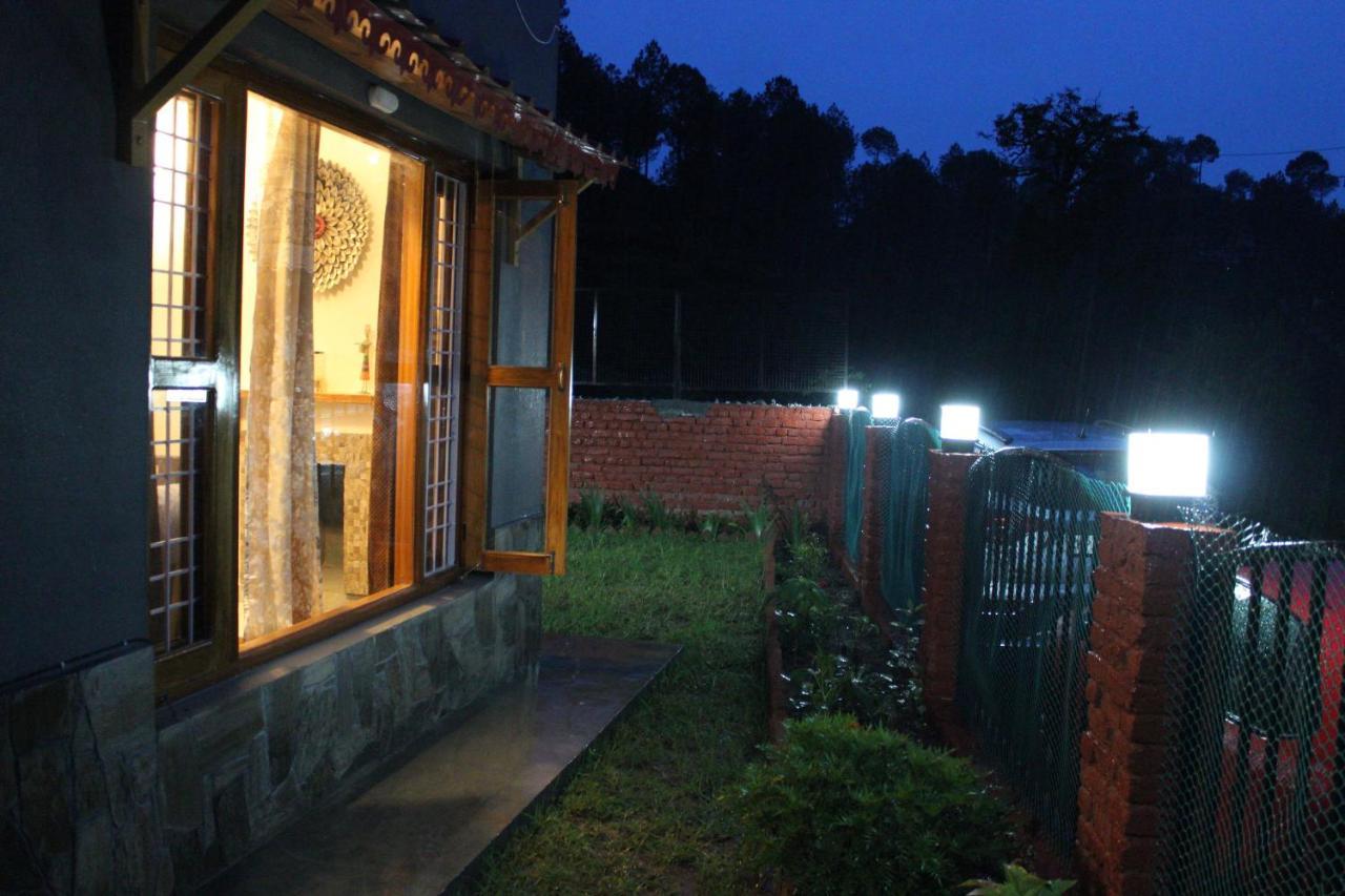 Winter Woods Cottages - 3-Bedroom Homestay Shitlakhet Zewnętrze zdjęcie